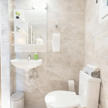 Διαμέρισμα Modern Urban Sanctuary *
